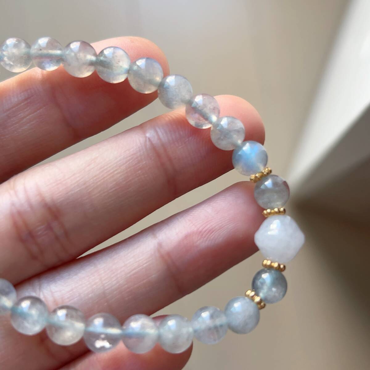 ◇シラー強め◇グレームーンストーン+金糸玉1粒◇ブレスレット◇パワーストーン◇天然石◇巾着袋付き◇プレゼントにも 038B7202_画像6