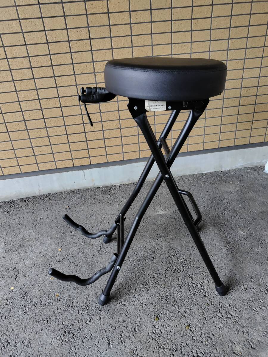 ギタースタンドチェア 折りたたみ椅子 ギター立て 楽器スツール パイプ椅子 ブラック　楽器スツール レクトリックギター練習用パイプ椅子_画像1