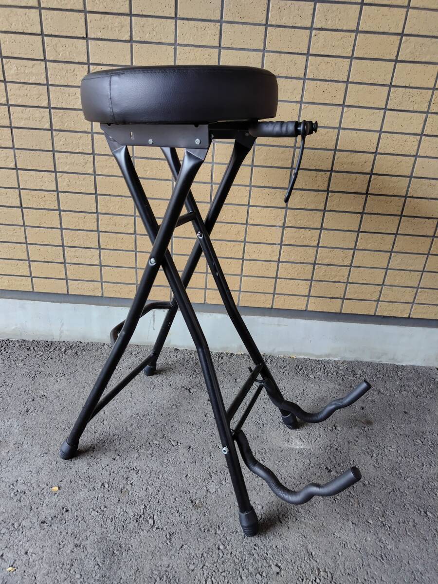 ギタースタンドチェア 折りたたみ椅子 ギター立て 楽器スツール パイプ椅子 ブラック　楽器スツール レクトリックギター練習用パイプ椅子_画像2