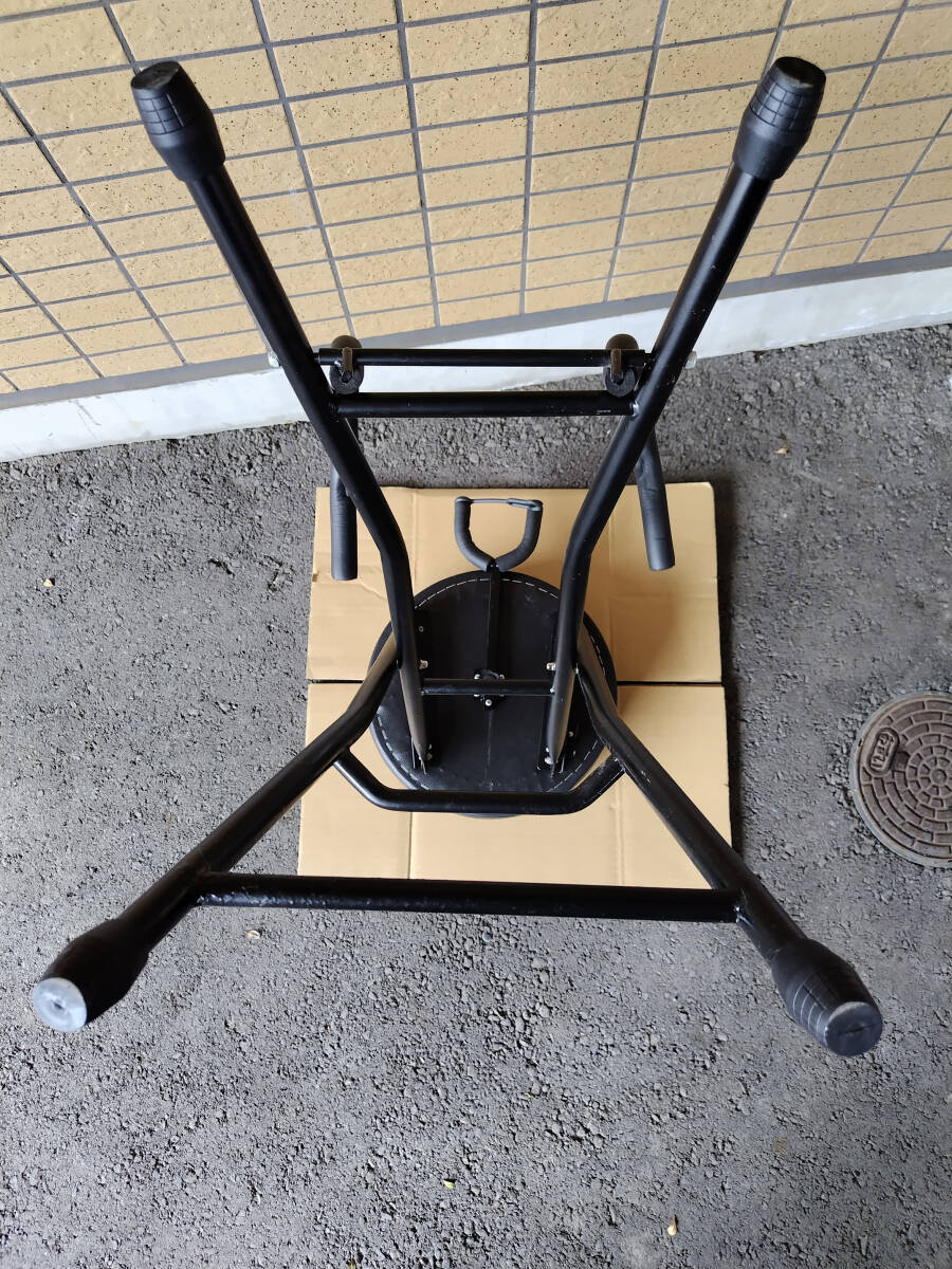 ギタースタンドチェア 折りたたみ椅子 ギター立て 楽器スツール パイプ椅子 ブラック　楽器スツール レクトリックギター練習用パイプ椅子_画像5