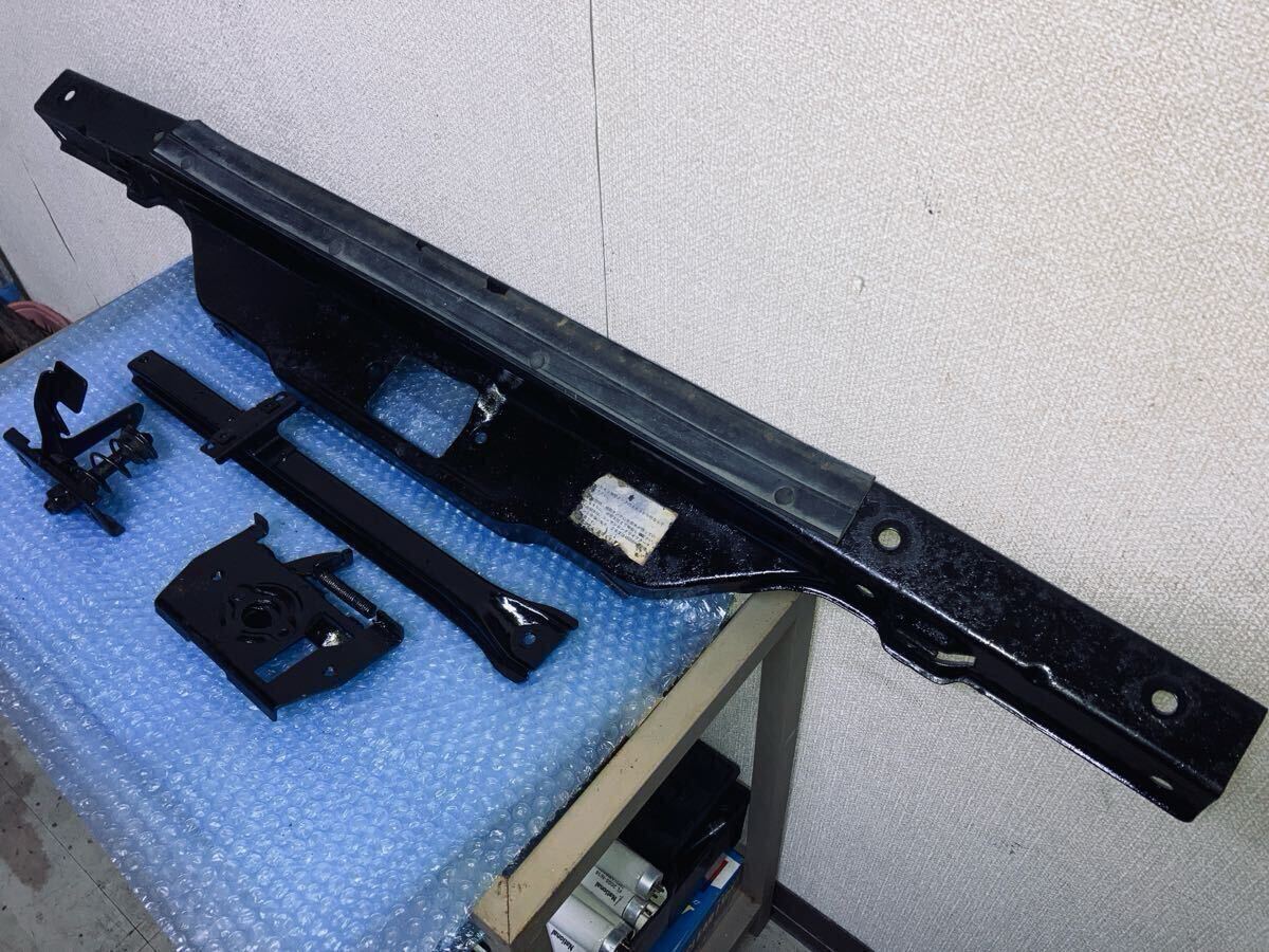 330 セドリック グロリア アッパー サポート センター ブレース ボンネット ロック キャッチ セット ラジエーター ブレス フロント 331 332_画像3