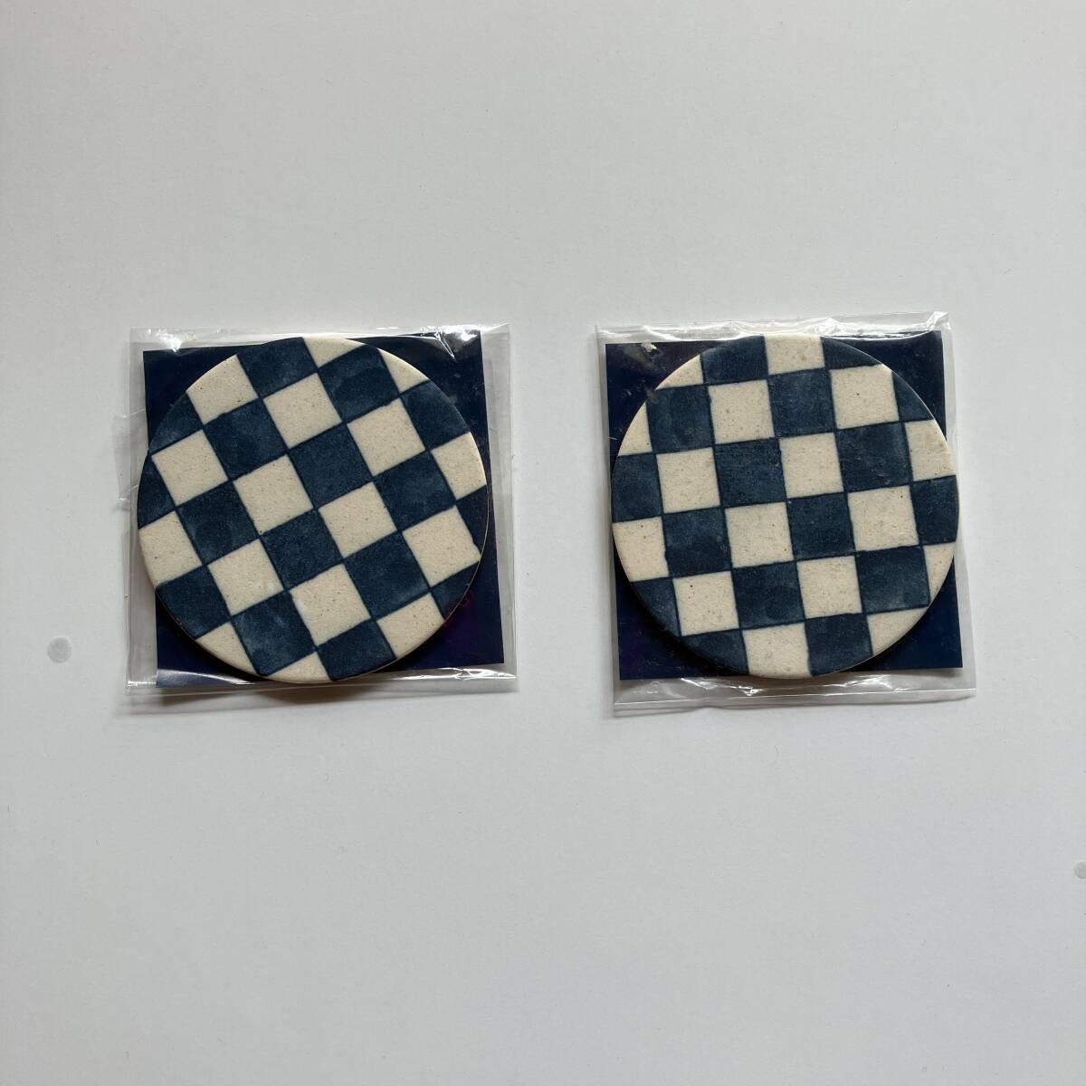 <送料185円>コースター 陶器 セラミック 珪藻土マット 2枚セット藍文様 市松模様 藍/紺/青/ネイビー_画像1