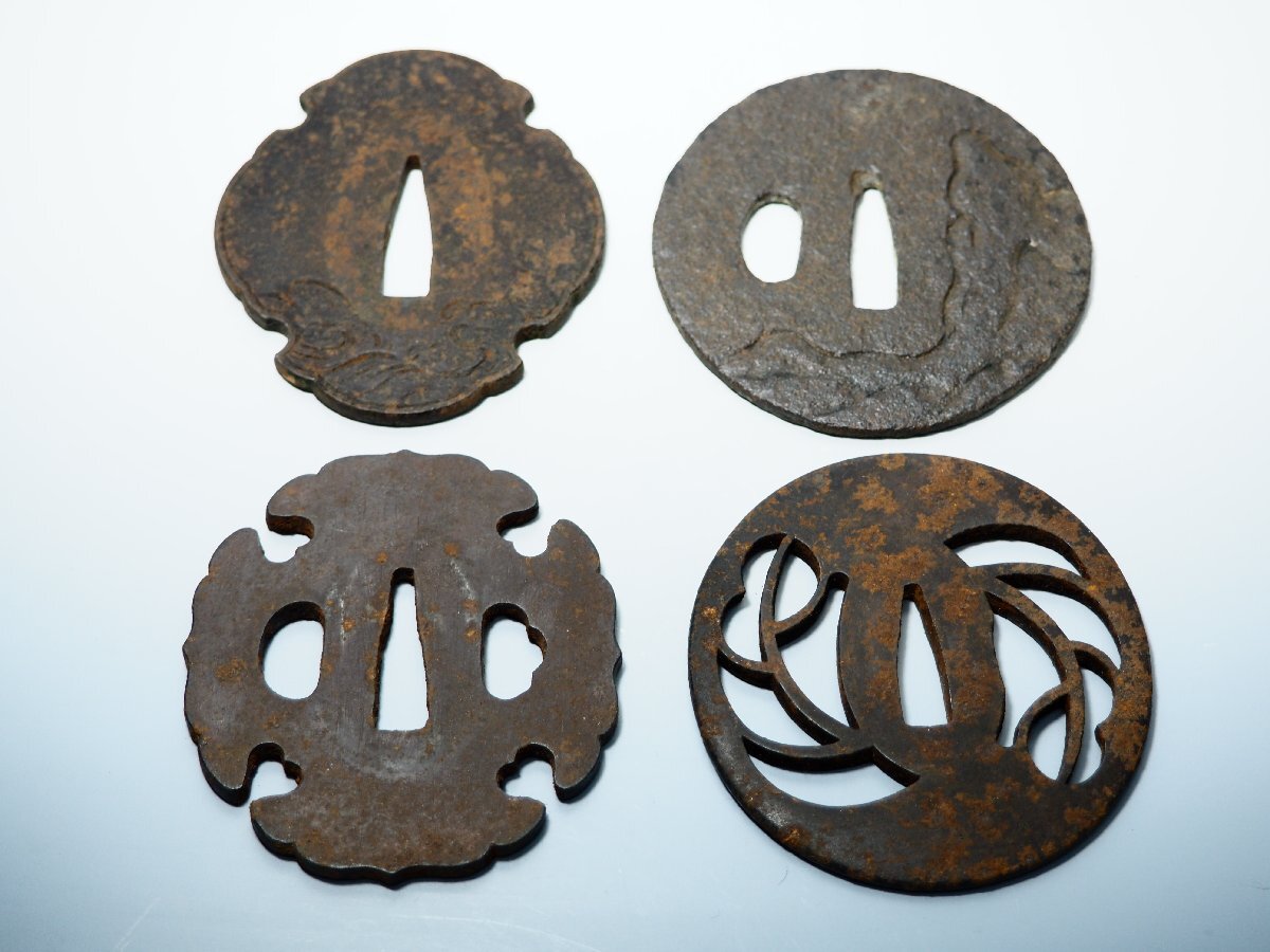 鍔4鉄製 二天 刀装具 時代 古玩 当時物 治】時代刀装具 鉄地 鉄鍔 四点まとめて☆(検索:武具 赤銅 鍔