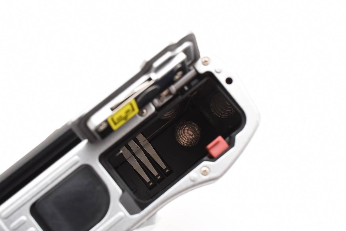 オリンパス OM-D E-M5 ミラーレスデジタルカメラボディ シャッター回數(shù)5920 シルバー Olympus 412