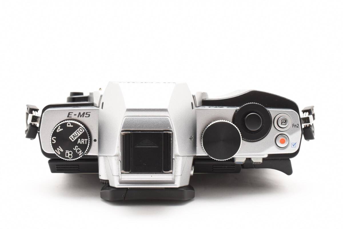 オリンパス OM-D E-M5 ミラーレスデジタルカメラボディ シャッター回數(shù)5920 シルバー Olympus 412