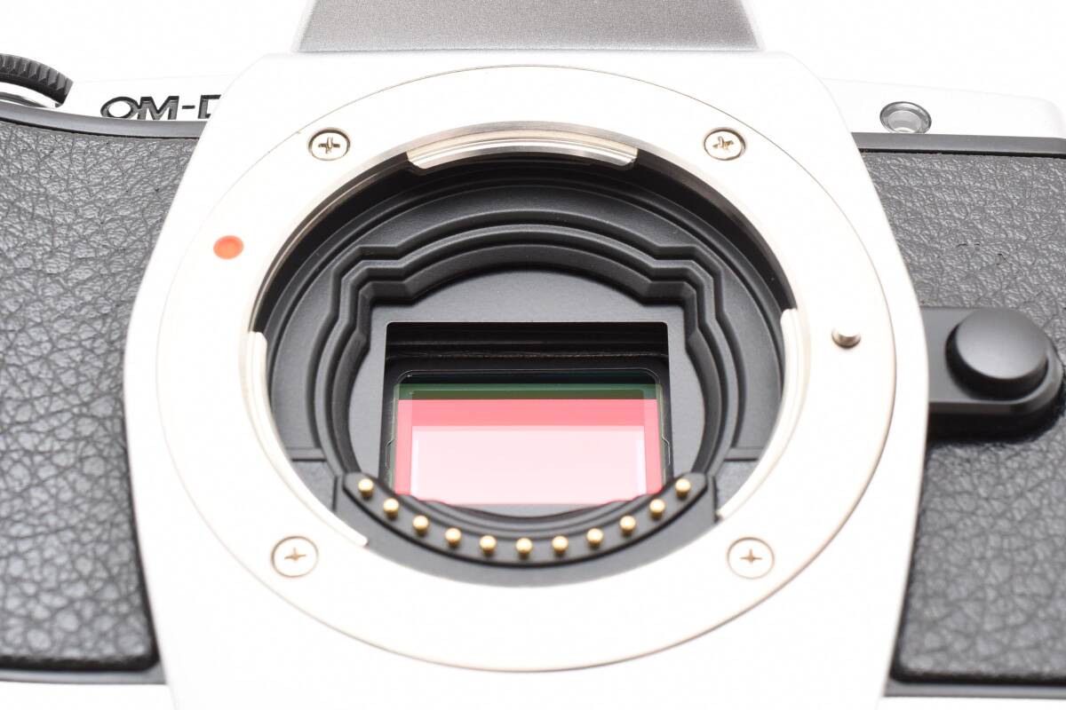 オリンパス OM-D E-M5 ミラーレスデジタルカメラボディ シャッター回數(shù)5920 シルバー Olympus 412