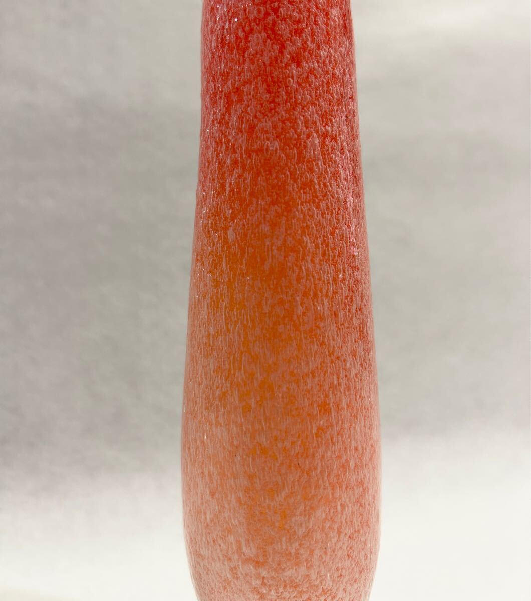 ● 吹きガラス 一輪挿し 花瓶 バブルガラス 赤オレンジ系 高台付き インテリア ○ 吹きガラス 一輪挿し 花瓶 バブルガラス 赤オレンジ系 高台