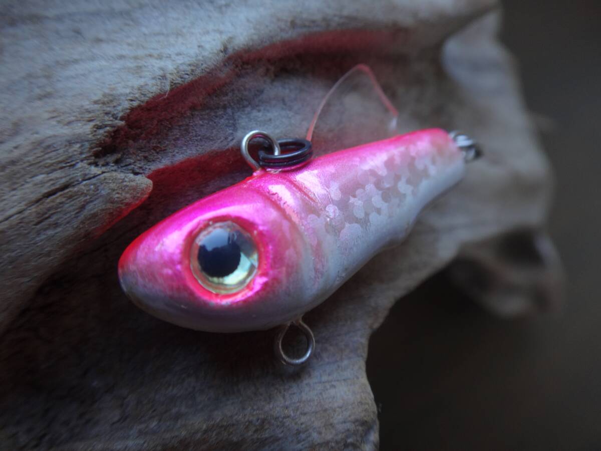 【釣れます】 SAURUS ザウルス Pri-me プリミー 31mm / 2.5g ピンクバック エリアトラウト 管釣り バイブレーションの画像1