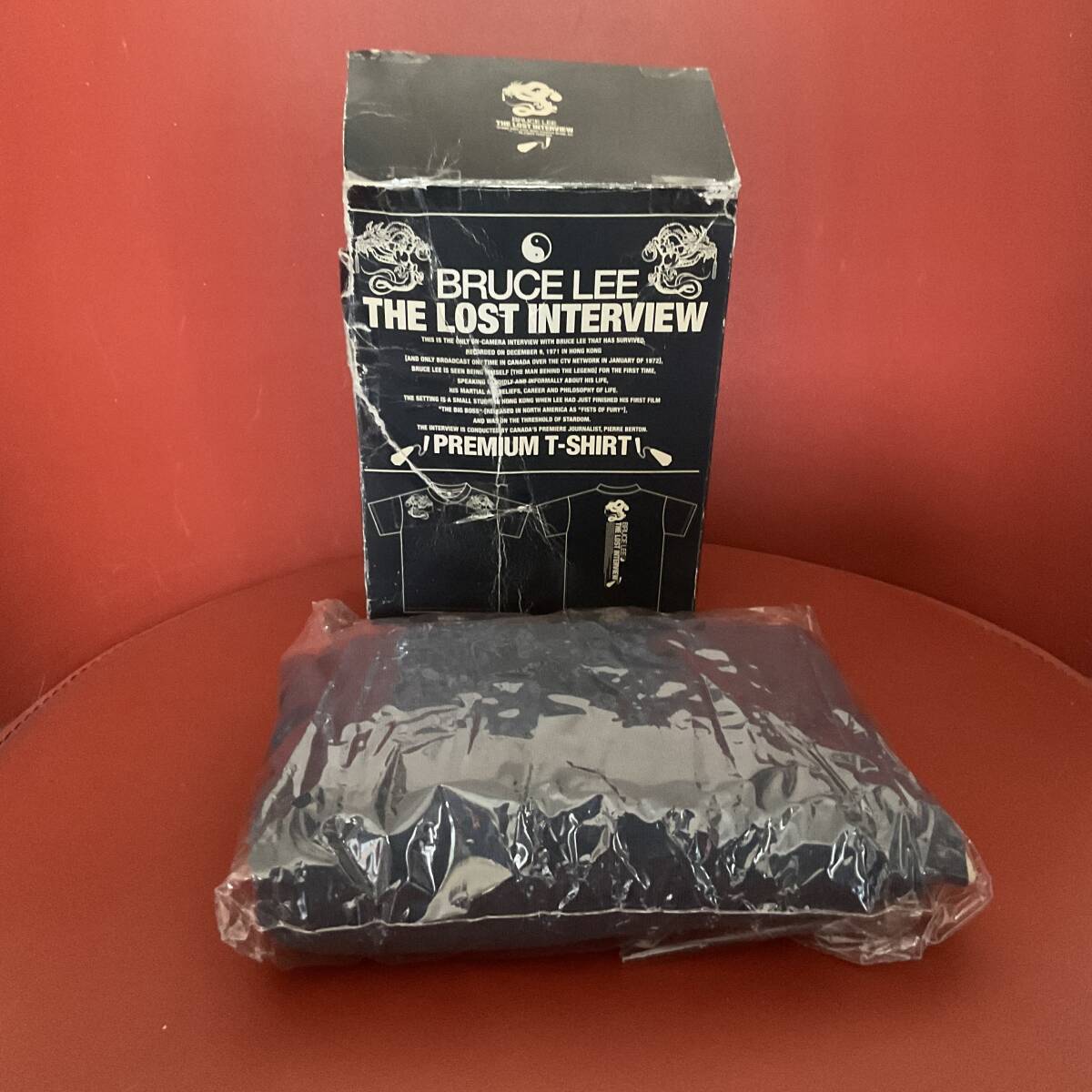 ブルース?リー　Tシャツ　ザロストインタビュー　紺色　DVDの付録　ハコダメージ大　未使用品