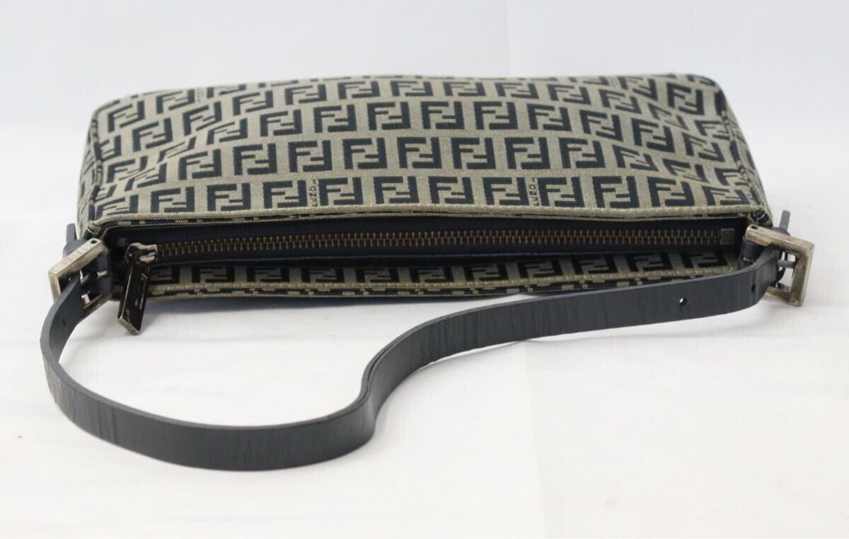美品 FENDI ハンドバッグ FF ズッキーノ アクセサリーポーチ ショルダー フェンディ/FENDI/ズッキーノ柄/キャンバス×レザー/アクセサリー