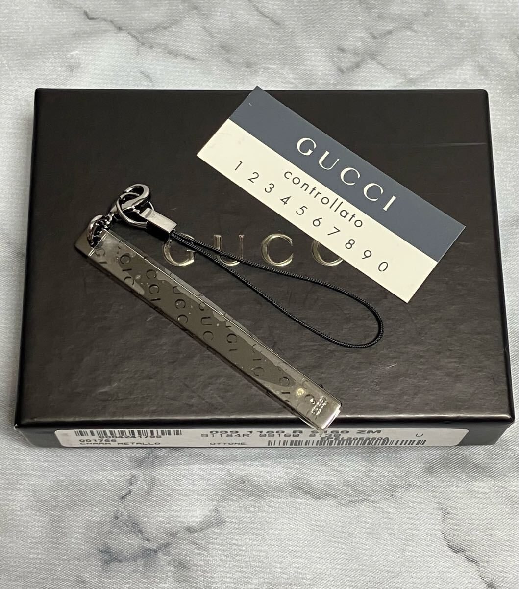 GUCCI シルバー ロゴキーホルダー 新品 GUCCI グッチ ロゴプレート シルバー キーホルダー