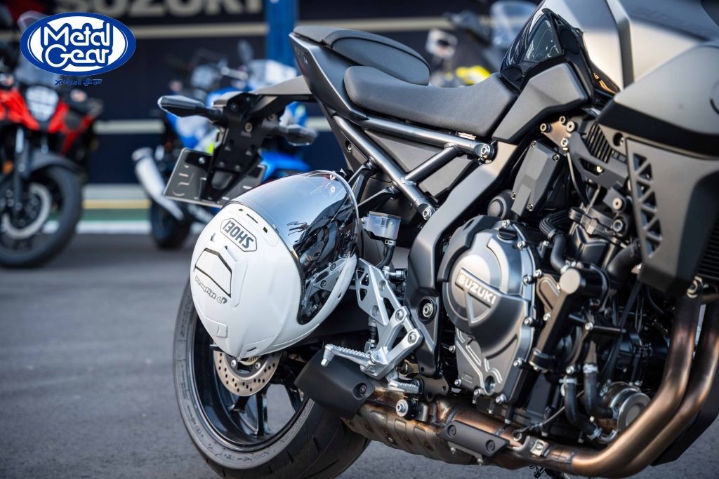 スズキ　ＧＳＸ－８Ｓ／ＧＳＸ－８Ｒ専用　METAL GEAR メタルギア　ヘルメットホルダー　MG-8S02　取付位置：右側タンデムステップ_画像4