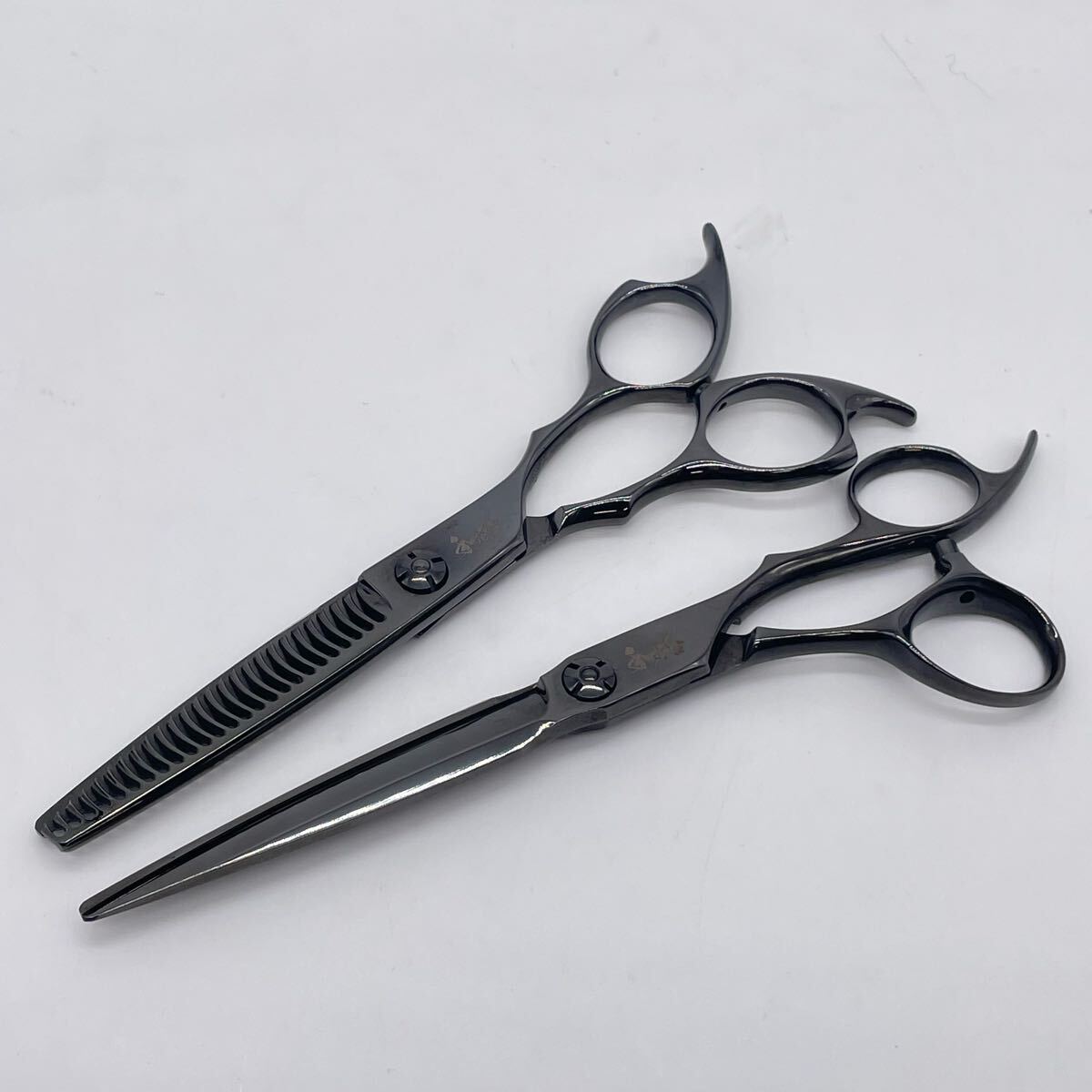 ◆ 和路 2本セット まとめ売り プロ用 はさみ 美容師 理容師 ハサミ カット シザー セニングシザー すきバサミ イニシャル入り ヘアカット