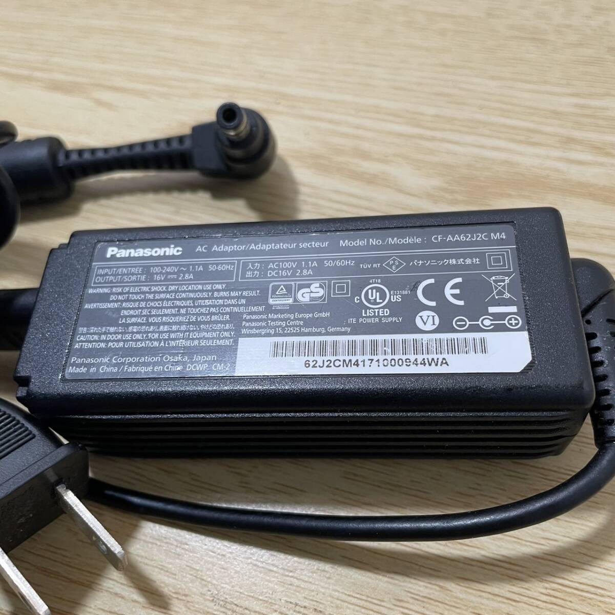 【國內発送】Panasonicパナソニック純正 CF-AA62J2C M4 ACアダプタ 16V 2.8A 送料込み価格で安心。