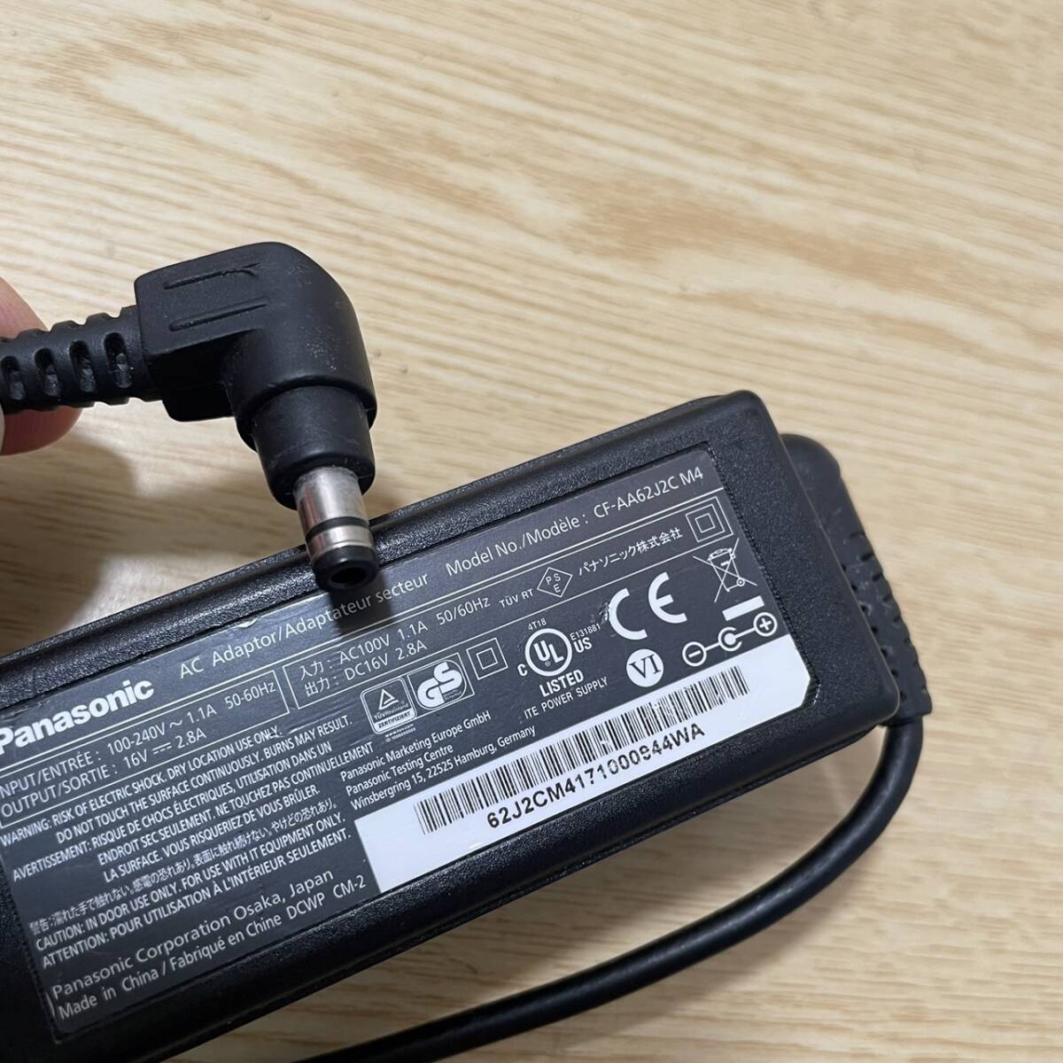 【國內発送】Panasonicパナソニック純正 CF-AA62J2C M4 ACアダプタ 16V 2.8A 送料込み価格で安心。