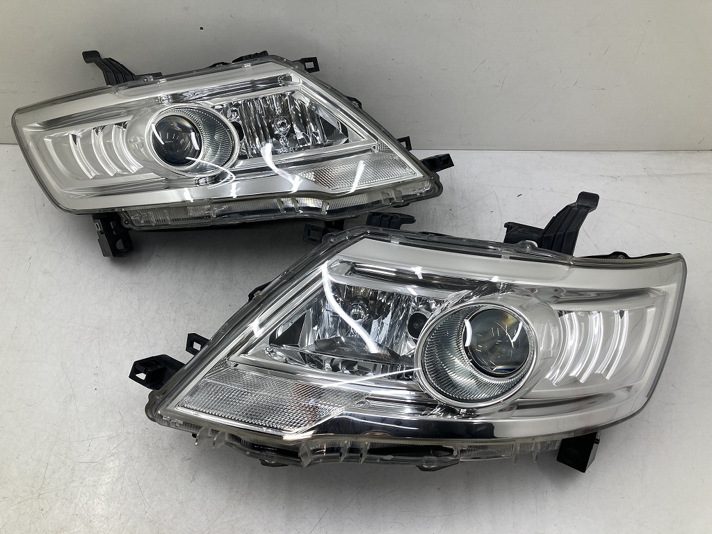 ニッサン　C25/NC25　セレナ　後期　ヘッドライト　左右　100-24920　キレイ　230902139 セレナ 左ヘッドライト HID C25 NC25 後期 100-24921 バラスト付き
