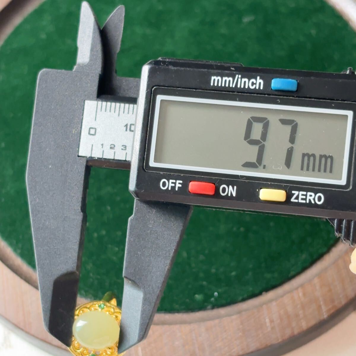 訳あり♪和田玉♪指輪♪リング♪翡翠・ヒスイ♪フリーサイズ♪天然石♪パワーストーン♪巾着袋つき♪プレゼントにもR387172_画像9