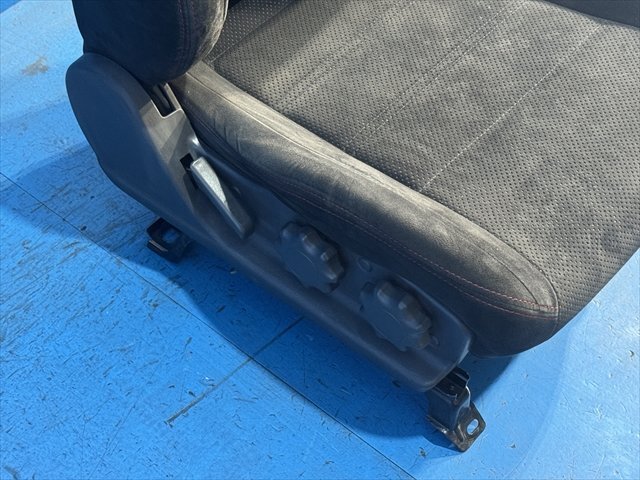 SUBARU スバル FORESTER フォレスター SF5 S/tb -STiⅡ LIMITED シート 右 ②【個人名配送不可】
