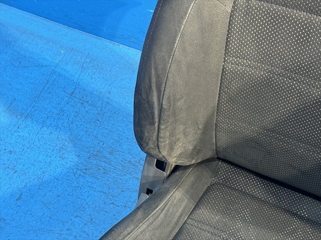 SUBARU スバル FORESTER フォレスター SF5 S/tb -STiⅡ LIMITED シート 右 ②【個人名配送不可】