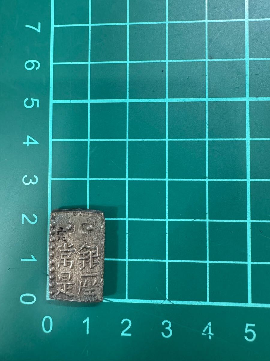 新南鐐二朱銀（文政南鐐）江戸時代銀貨 新南鐐二朱銀（文政南鐐） 美品 | 古金銀類 | | 東京コイン