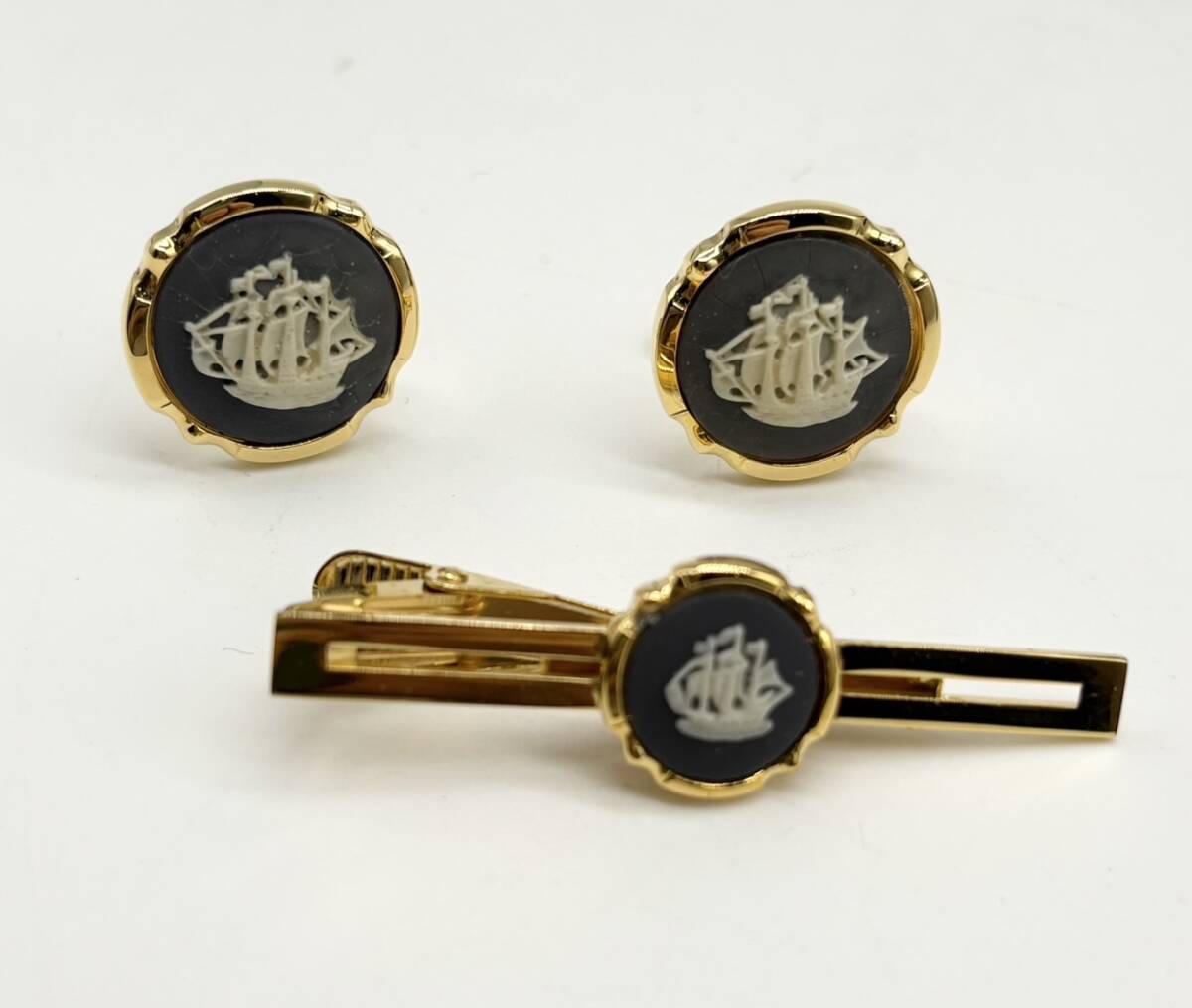 【Pan du Piaa】 カフス＆ネクタイピン セット ゴールドカラー 船 ケース付_画像4