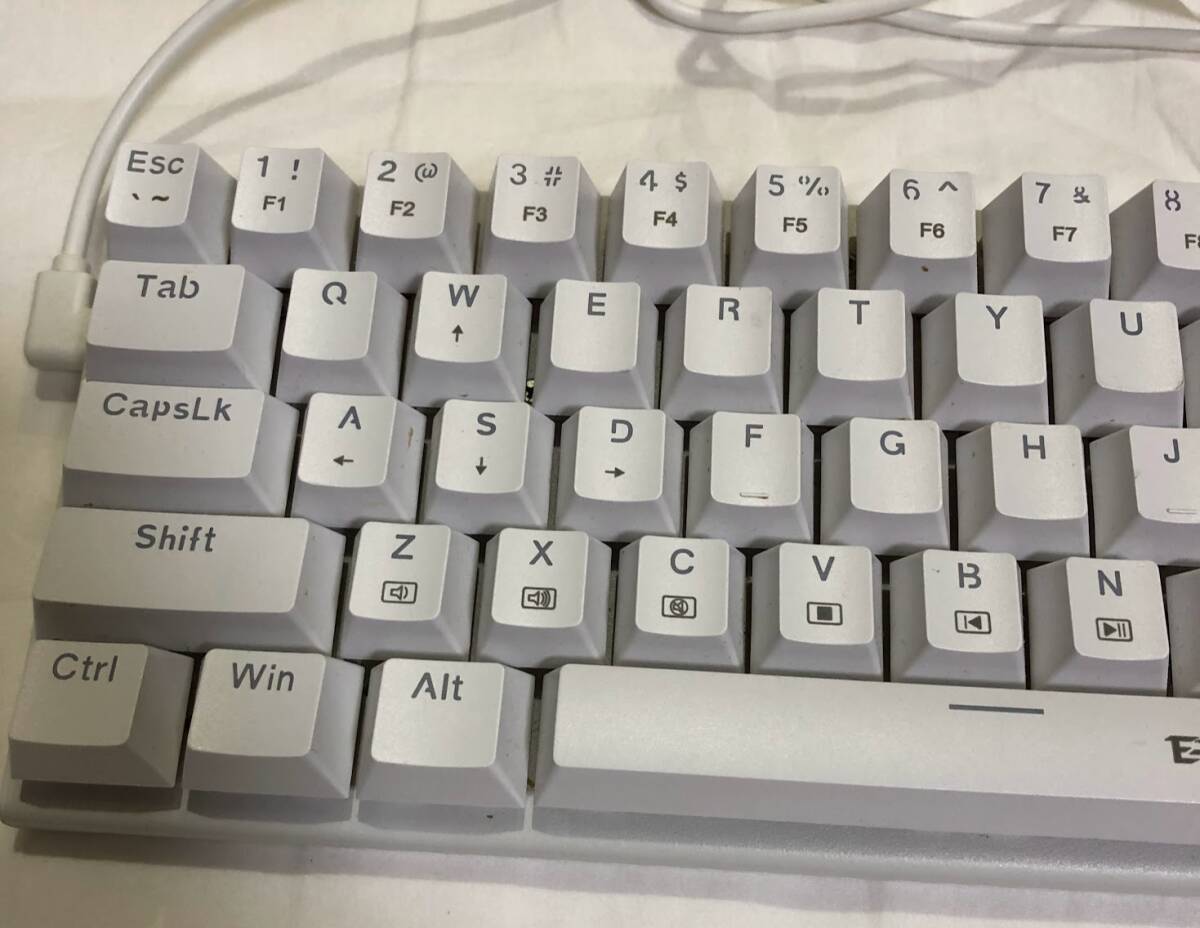 【ジャンク】 e元素 E-YOOSO RGBメカニカルキーボード Z-22 ゲーミングキーボード 【商品説明必読】 _画像2