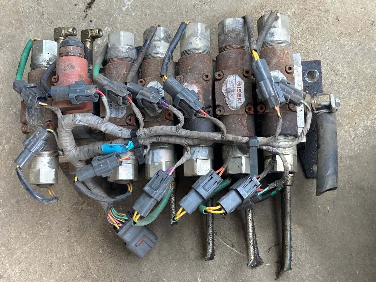 【滋賀発】 コンバイン　ヰセキ　HF570G 油圧コントロールバルブ_画像1