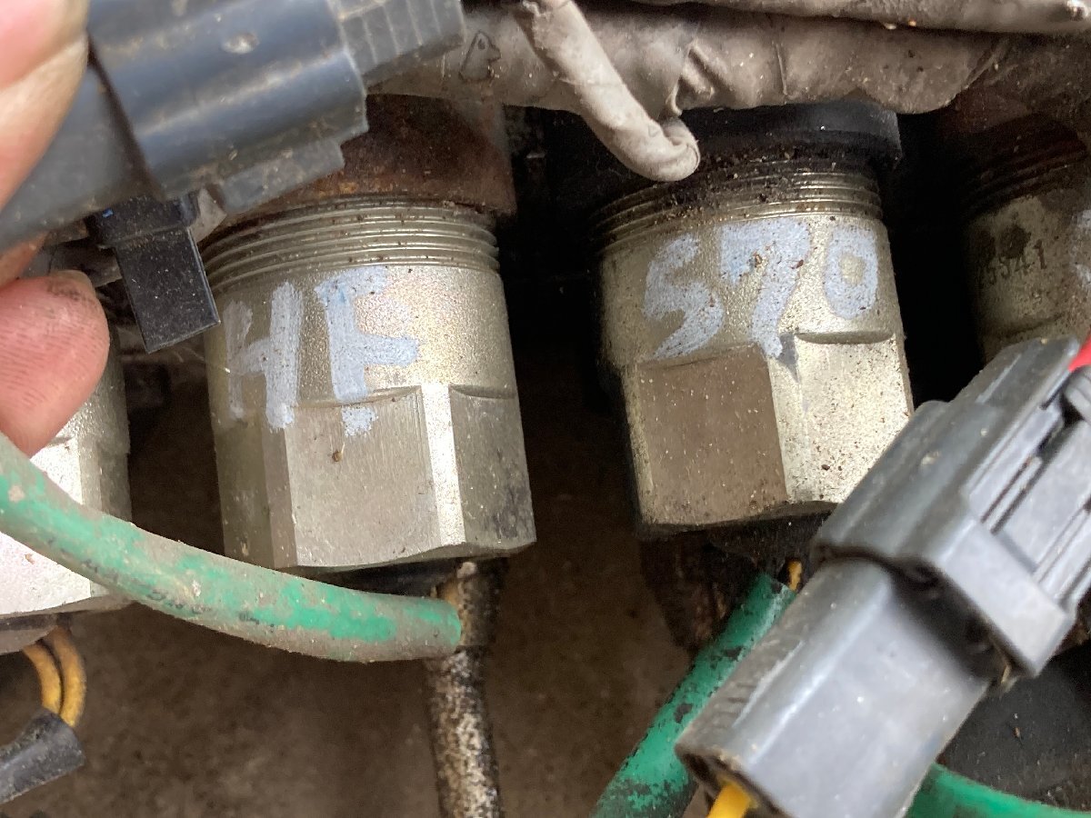 【滋賀発】 コンバイン　ヰセキ　HF570G 油圧コントロールバルブ_画像2