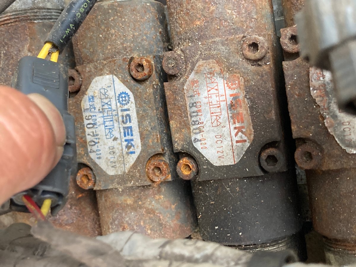 【滋賀発】 コンバイン　ヰセキ　HF570G 油圧コントロールバルブ_画像3