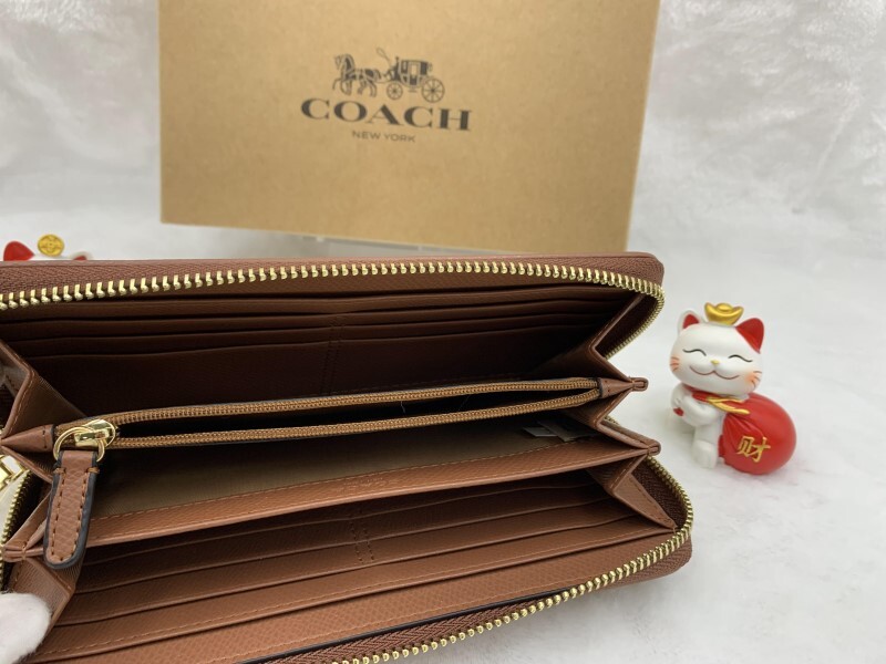 ✨未使用級✨COACH コーチ 長財布 ラウンドジップ ブラウン シグネチャー コーチ COACH 長財布 財布 レディース ブラウン プレゼント
