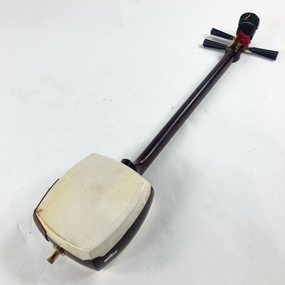 ✦三味線 太棹 津軽三味線 東さわり 二枚溝 丸打胴 リンドウ金具✦ 中古 津軽三味線 糸蔵刻印 太棹 東さわり 綾杉胴 金ホゾ 状態