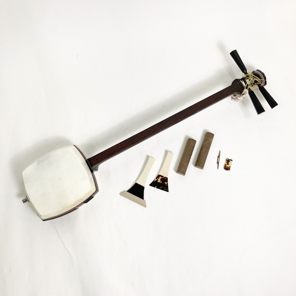 K9刻印 三味線 ケース付 全長101㎝ タヒサ 東な7-0210③ 中古 津軽三味線 K9刻印あり 太棹 東さわり 状態良好 ホゾなし