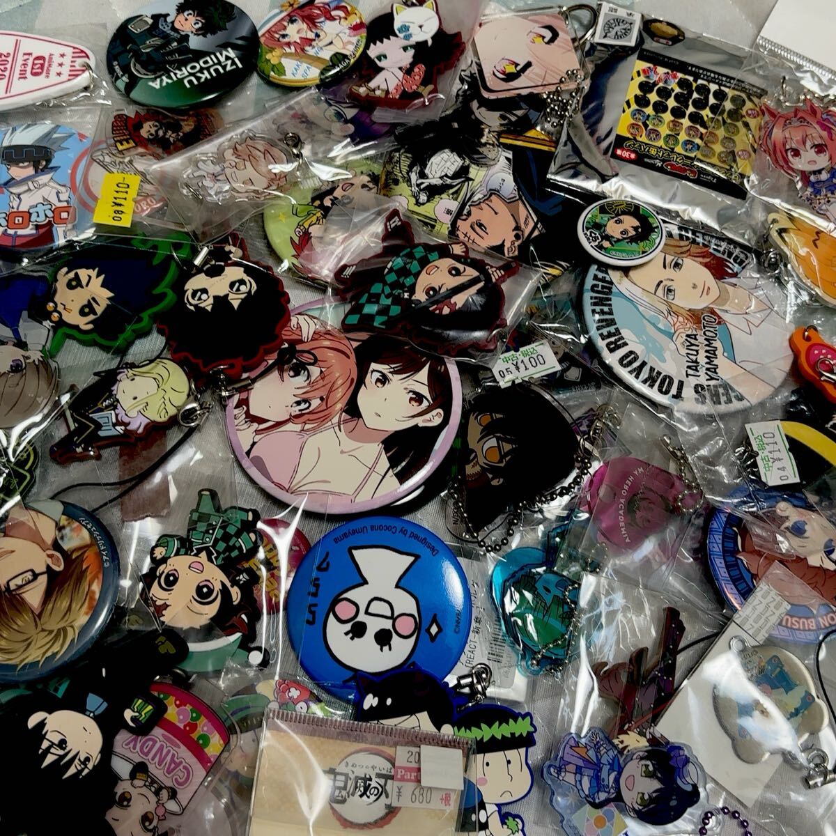 アニメグッズ 大量 まとめ売り 処分 缶バッジ アクキー アクスタ ラバスト 40 アニメグッズ キャラクター ノンジャンル 50点 大量 まとめ