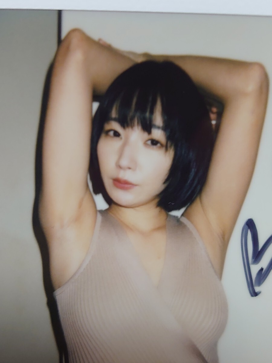 大塚びる 写真集 ゆくえ 直筆サイン入りチェキ 脇見せ サインチェキ ◇《 大塚びる 》直筆サイン入りチェキ ◇ ⇒写真