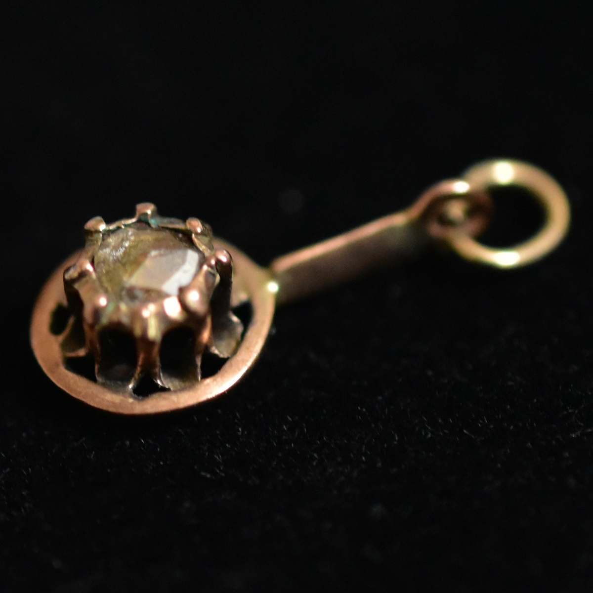 アンティーク ナイフエッジ ローズカット天然ダイヤモンドのクローズドセッティングペンダントトップ/チャーム K14テスト済み 本物保証