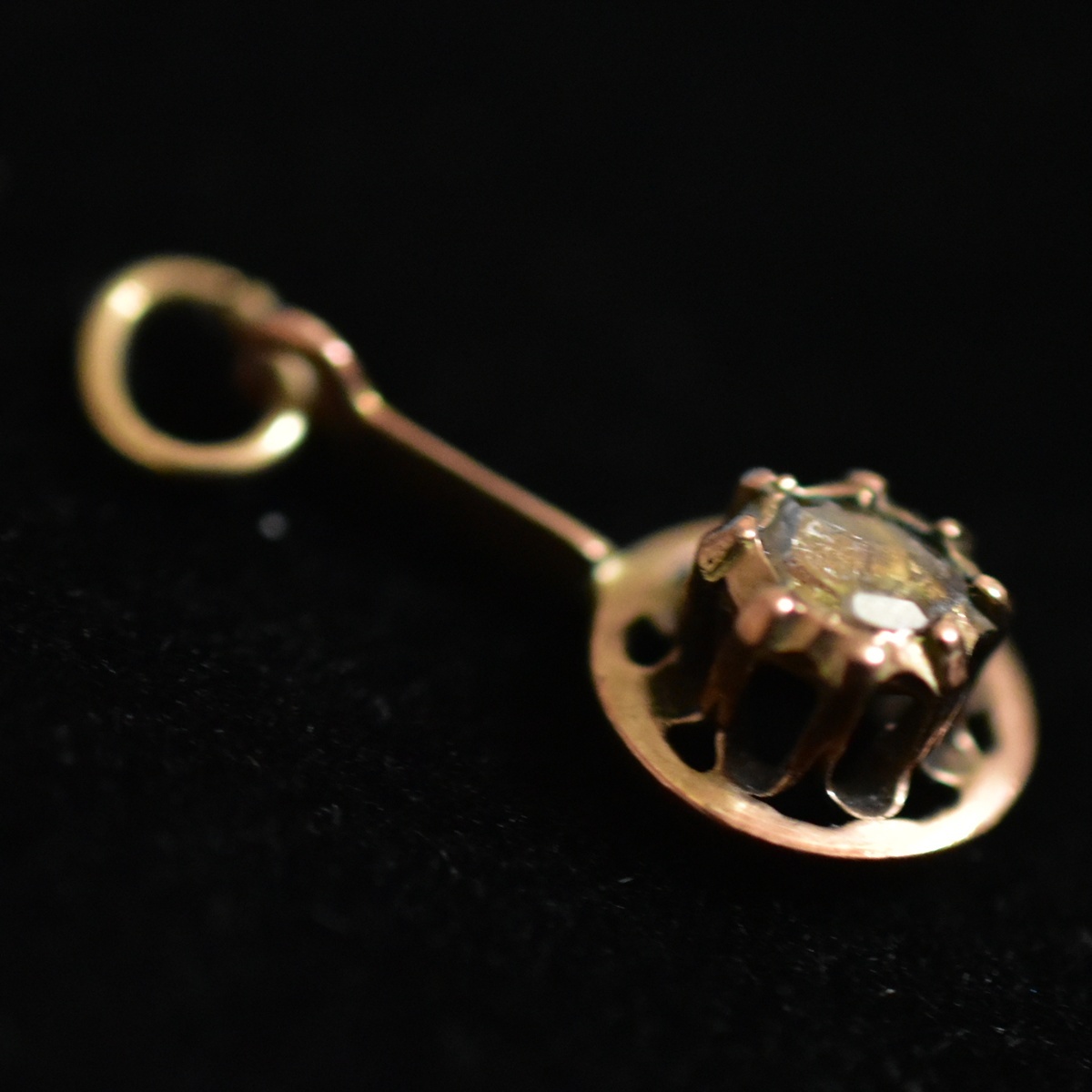 アンティーク ナイフエッジ ローズカット天然ダイヤモンドのクローズドセッティングペンダントトップ/チャーム K14テスト済み 本物保証