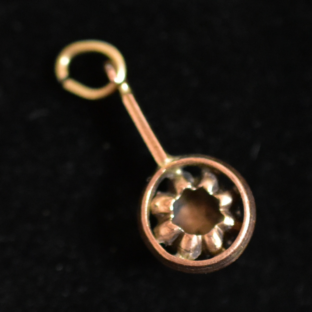 アンティーク ナイフエッジ ローズカット天然ダイヤモンドのクローズドセッティングペンダントトップ/チャーム K14テスト済み 本物保証