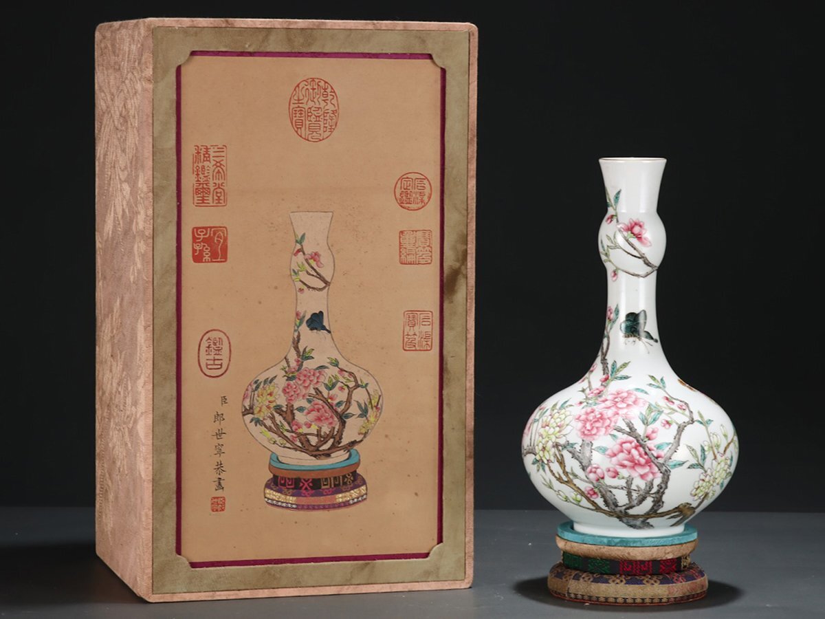 中国 清時代 咸豊年製 粉彩 香合 古美術 骨董 アンティーク □大成美術□粉彩花卉蝴蝶紋描金双節瓶 清乾隆年製款 箱付き(検