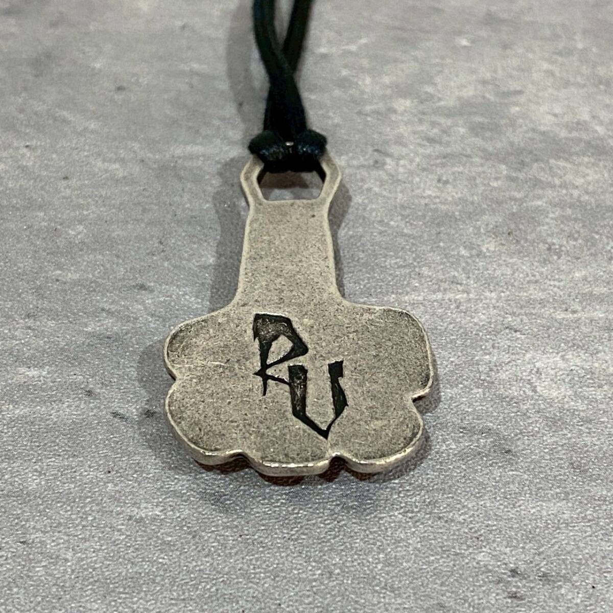 【最終値引き】CVTVLIST カタリスト ロゴチャームネックレス 最終値引き】CVTVLIST カタリスト ロゴチャームネックレス