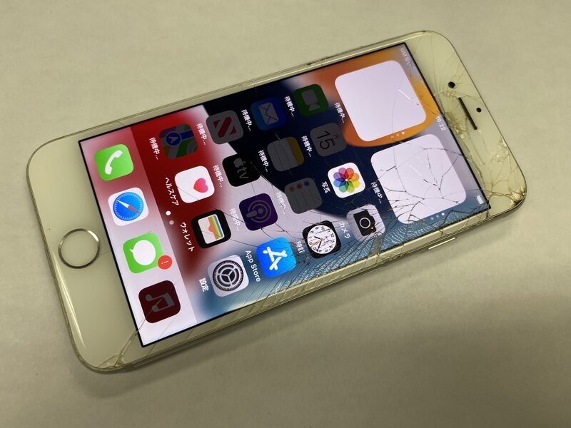 EE537 SIMフリー iPhone7 シルバー 32GB ジャンク ロックOFF