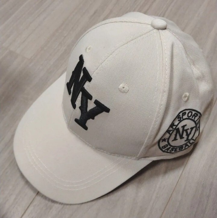 ベースボールキャップ NY刺繍入り サイズ調整可能 男女兼用 ベージュ (刺繍ブラック) 新品 送料無料_画像3