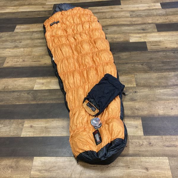 良品 美品モンベル super stretch ダウンハガー　#2 寝袋 モンベル UL スーパーストレッチ ダウンハガー #2 マミー シュラフ