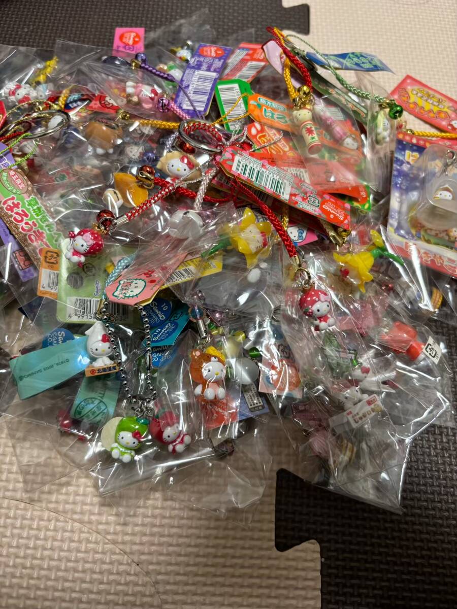 Ｒ 北海道、東日本　１２個ハローキティ ストラップまとめ売り 912harIrJxL._UF350,350_QL50_.jpg