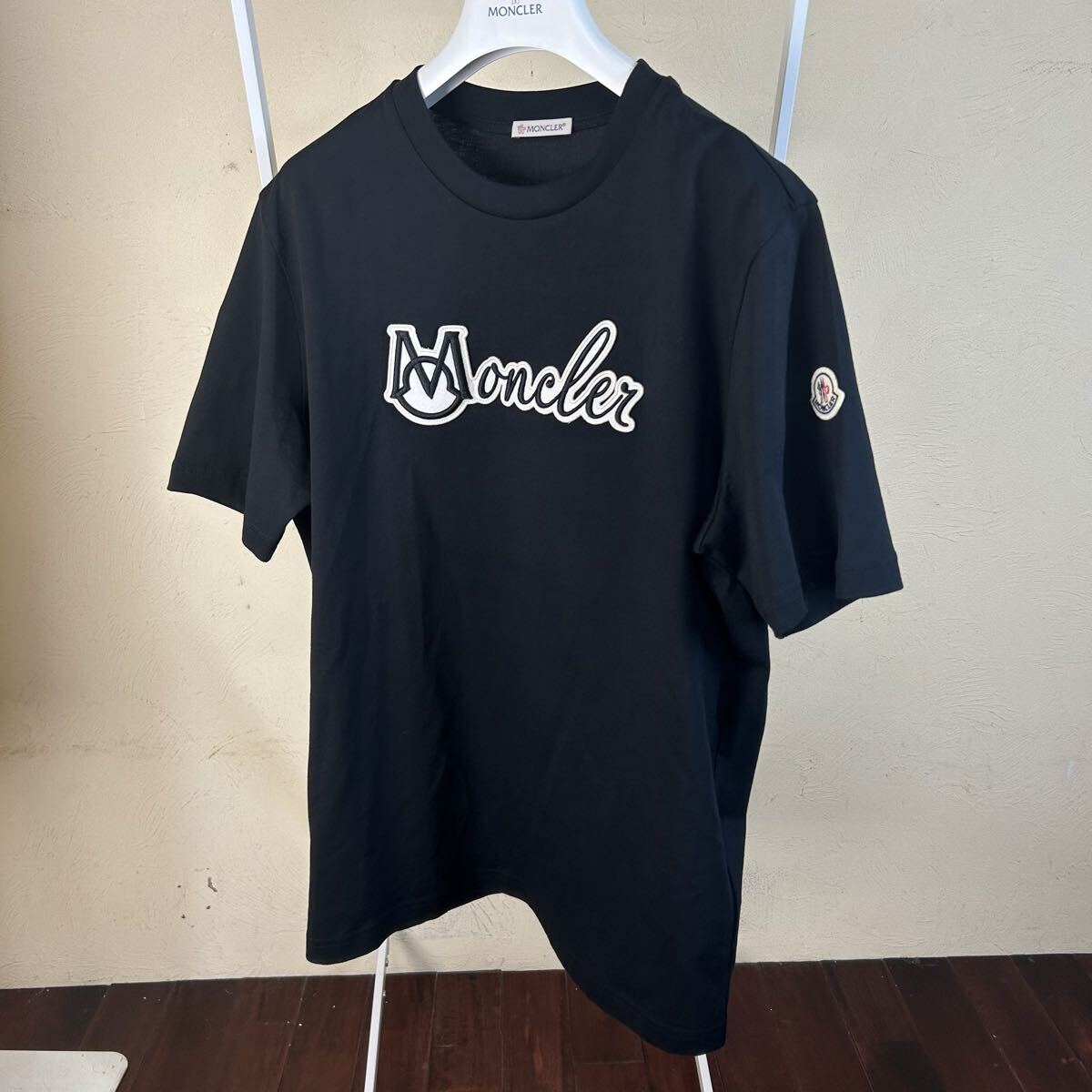 新品未使用 MONCLER モンクレール Tシャツ ブラック 14Y 25年モデル現行】【未使用】MONCLER モンクレール半袖Tシャツ黒S
