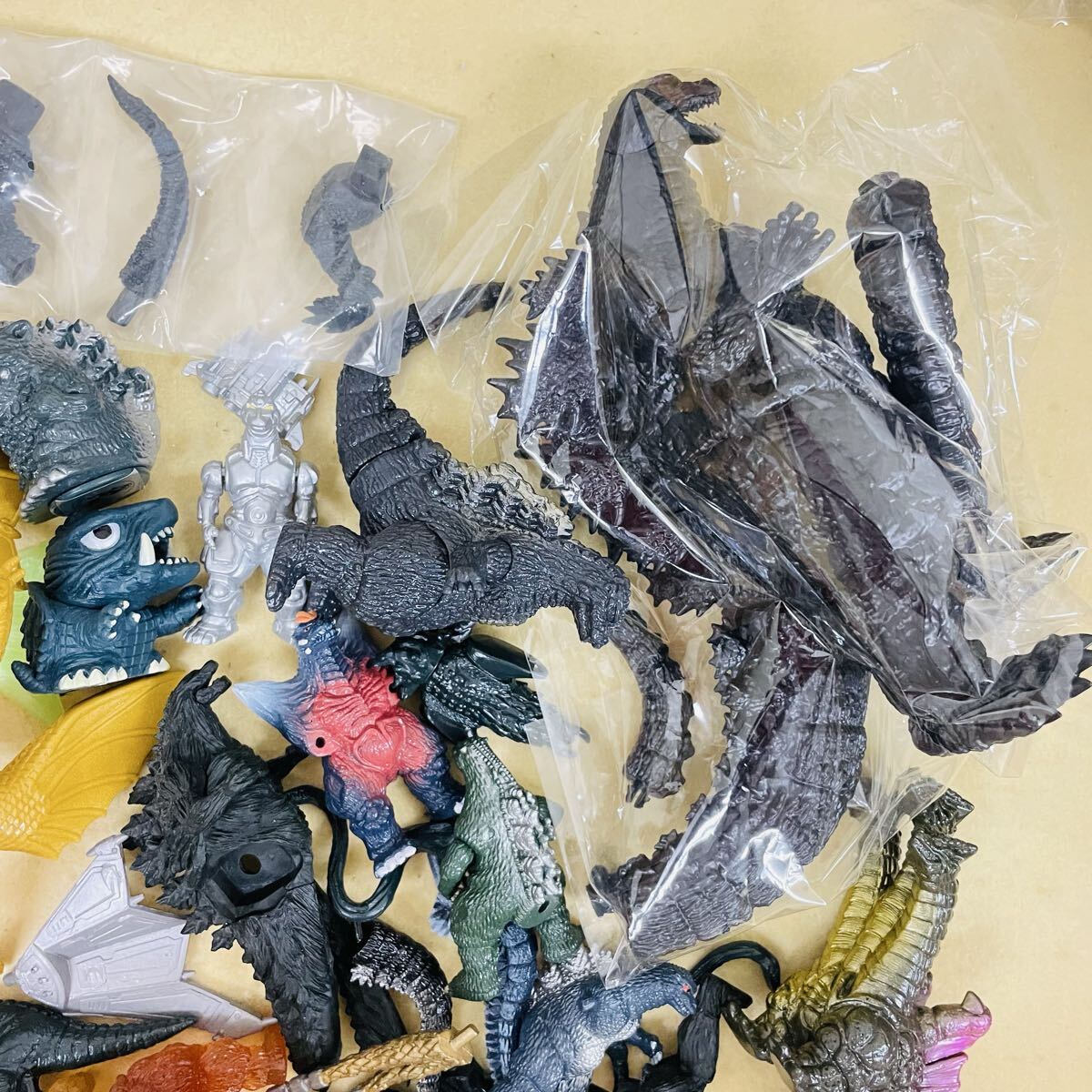 ゴジラ仲間フィギュア ガメラ キングギドラ モスラなど 483 ゴジラ ガメラ モスラ キングギドラ 怪獣 特撮 フィギュア
