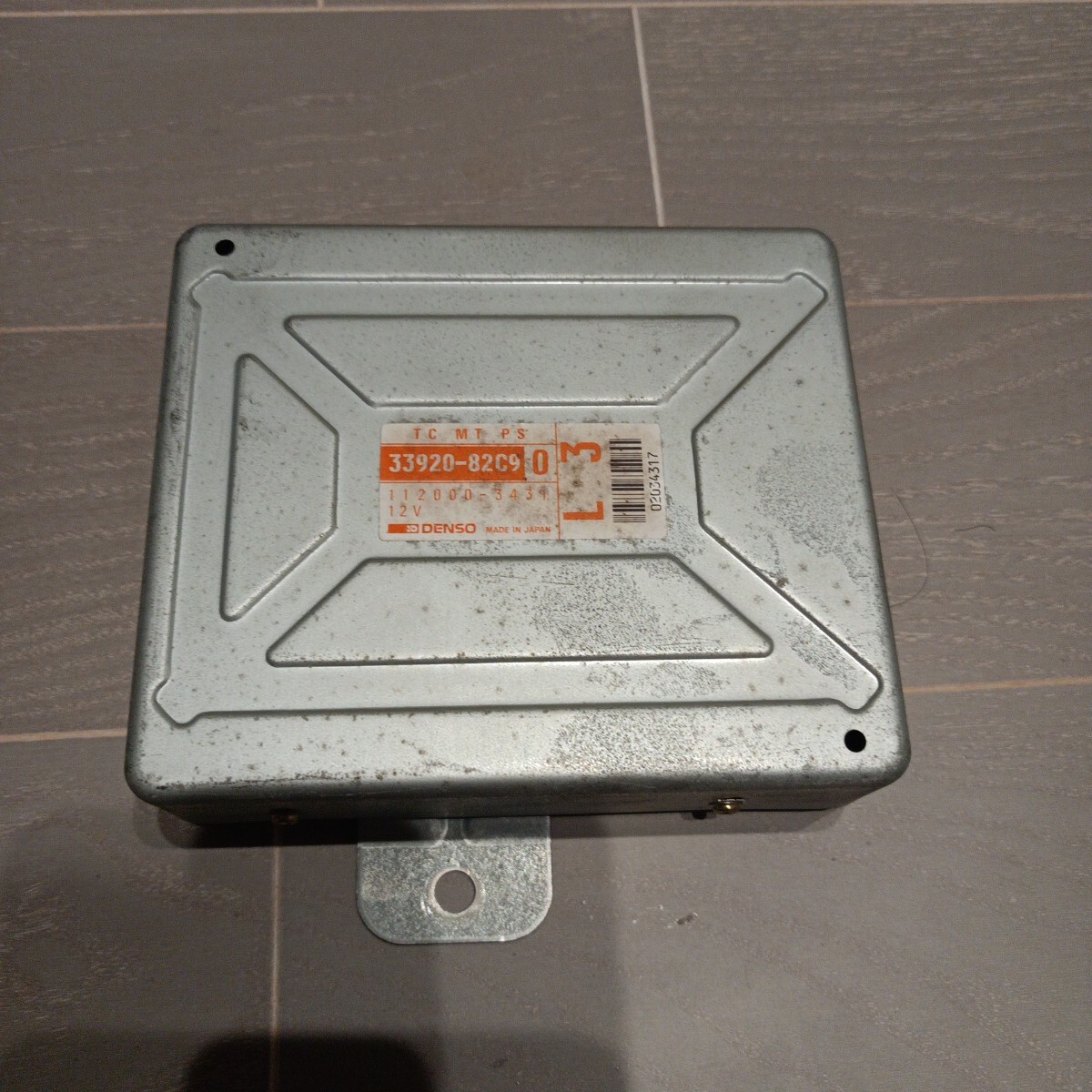 JA11 ジムニー エンジンコンピューター ECU CPU MT AT ２個セット エンジンコントロールユニット 実働外し ミッション オートマチック　　 希少ジムニー JA11 エンジンコンピューター ECU 5MT 5型 定番