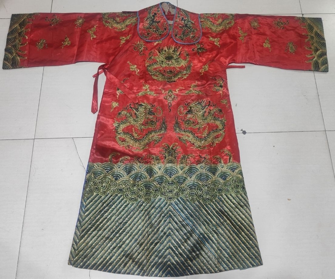 ■TG101■清朝期 袍服 紅地龍紋 刺繍文様 清時代皇帝龍袍 宮廷服官服着物 共箱■_画像1