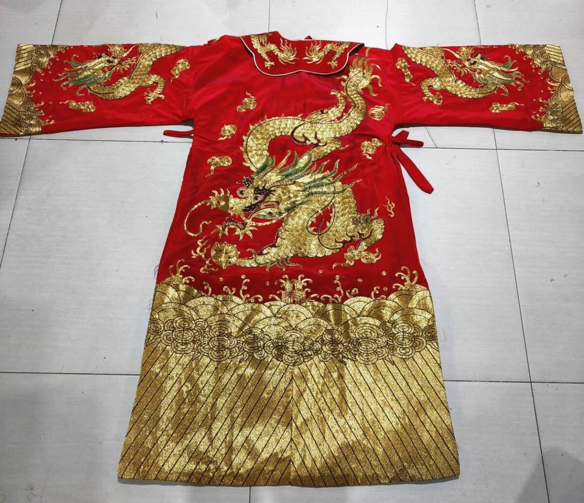 ■TG100■清朝期 袍服 紅地龍紋 刺繍文様 清時代皇帝龍袍 宮廷服官服着物 共箱■_画像9
