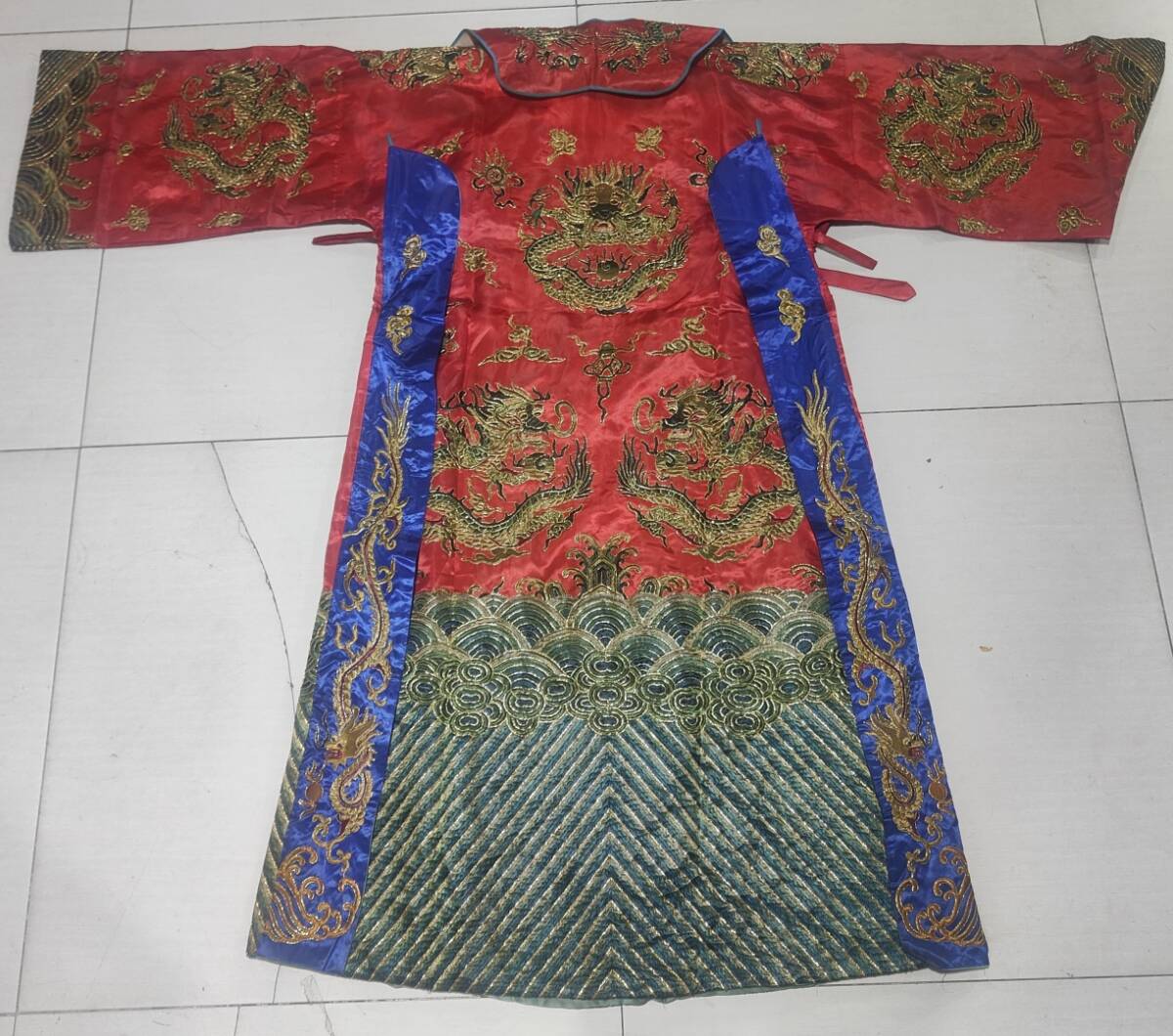 ■TG101■清朝期 袍服 紅地龍紋 刺繍文様 清時代皇帝龍袍 宮廷服官服着物 共箱■_画像9