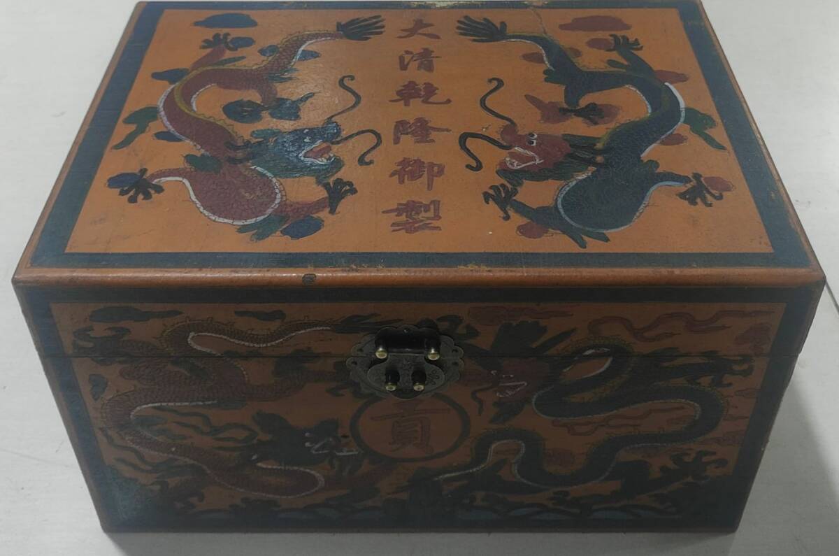 ■TG100■清朝期 袍服 紅地龍紋 刺繍文様 清時代皇帝龍袍 宮廷服官服着物 共箱■_画像10